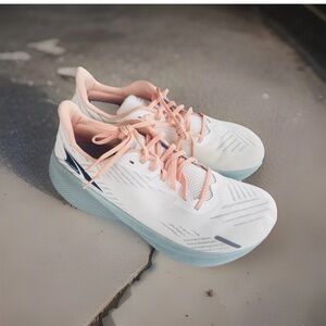 Altra Women’s Altrafwd Experience White Running Shoes Size 8.5